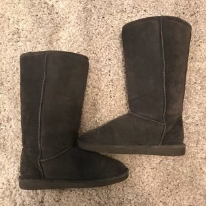 Bearpaw tall fur boots